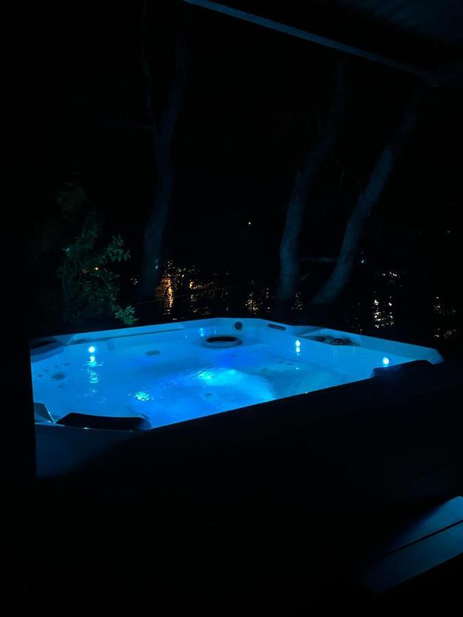 Apartment By The Sea With Private Heated Hydromassage Pool Zirje
